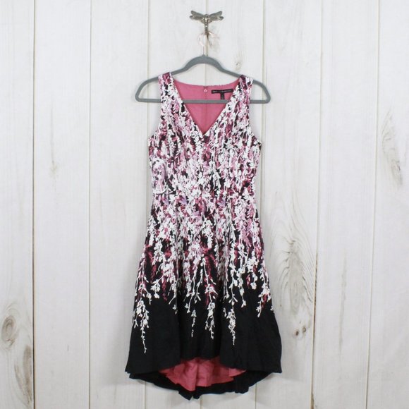 White House Black Market Dresses & Skirts - WHITE HOUSE BLACK MARKET Floral V-Neck Dress Sz 4